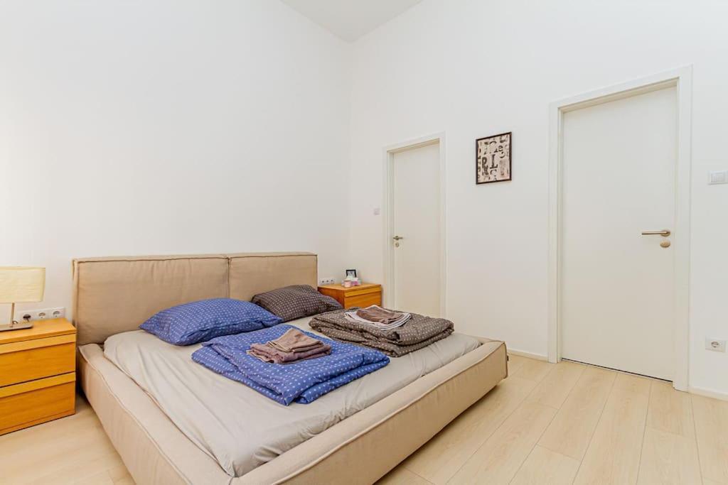 Luminous Design Apartment - W18 Budapest Luaran gambar
