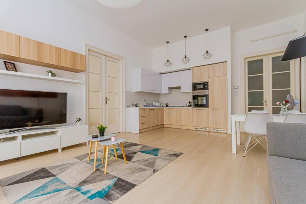 Luminous Design Apartment - W18 Budapest Luaran gambar
