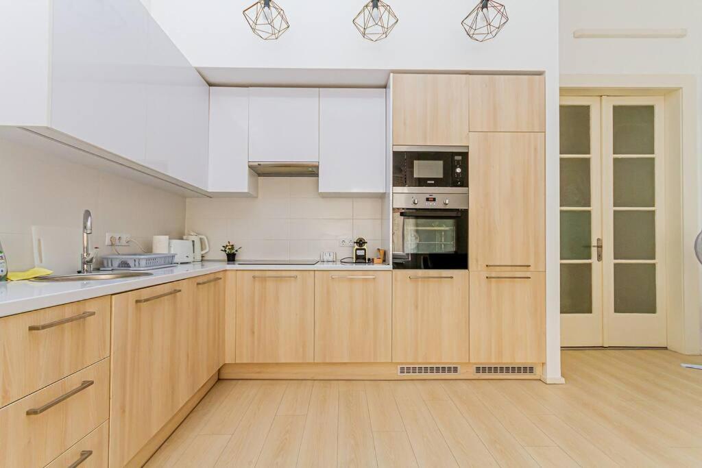 Luminous Design Apartment - W18 Budapest Luaran gambar