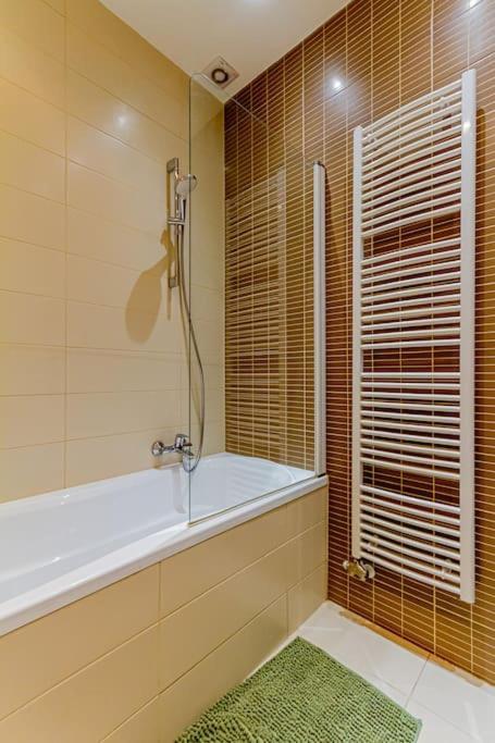 Luminous Design Apartment - W18 Budapest Luaran gambar